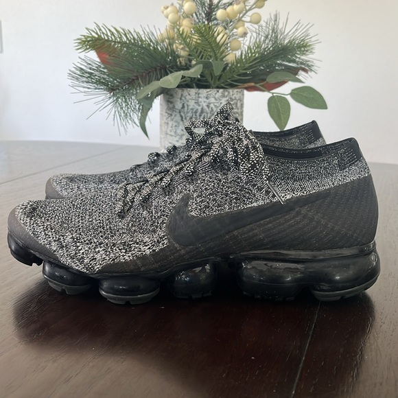 Nike Air Vapormax 2.0 Oreo Black & White 2017 Athletic Shoes Sneakers, Size 10 - Picture 3 of 11